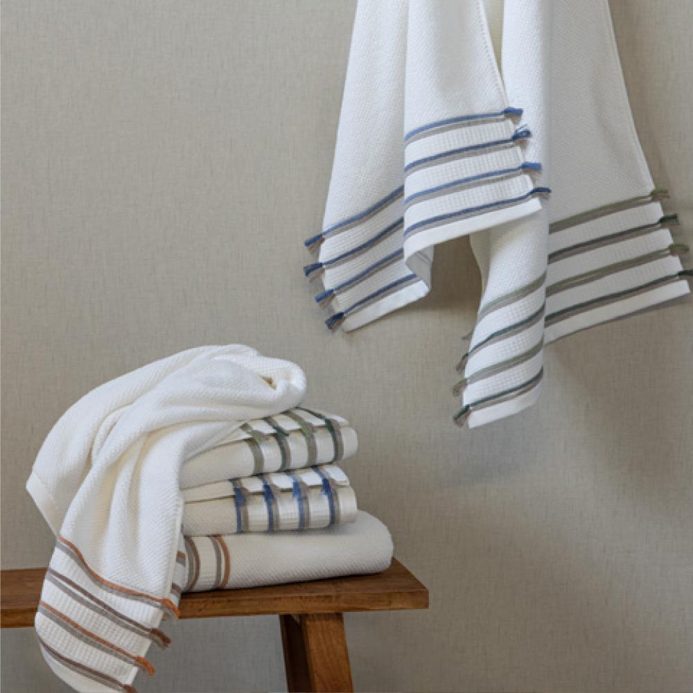 Serviette de toilette 50x100 cm pur coton collection SERATA blanc bleu